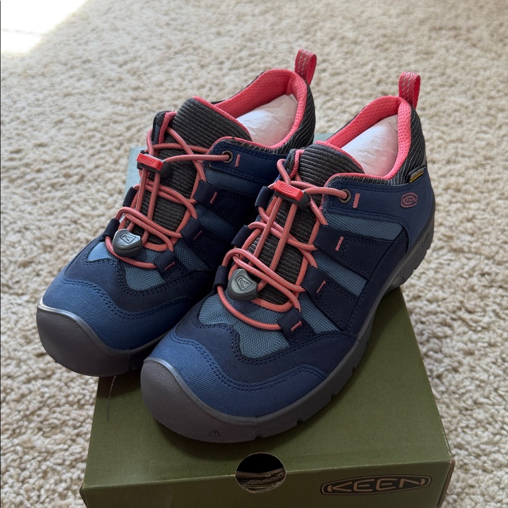 NIB Keen Girls Hiking shoes